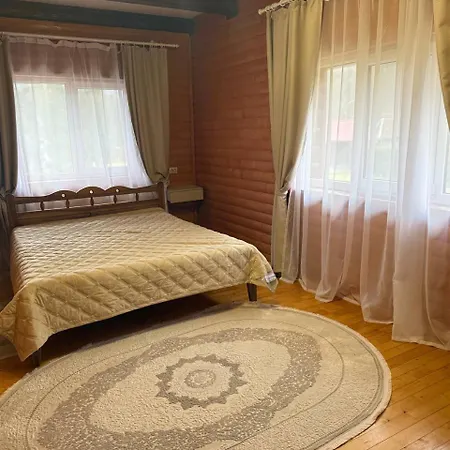 度假居 будиночок біля річки 波利亚纳