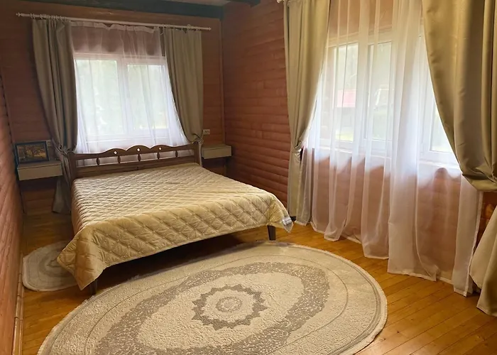 度假居 будиночок біля річки 波利亚纳